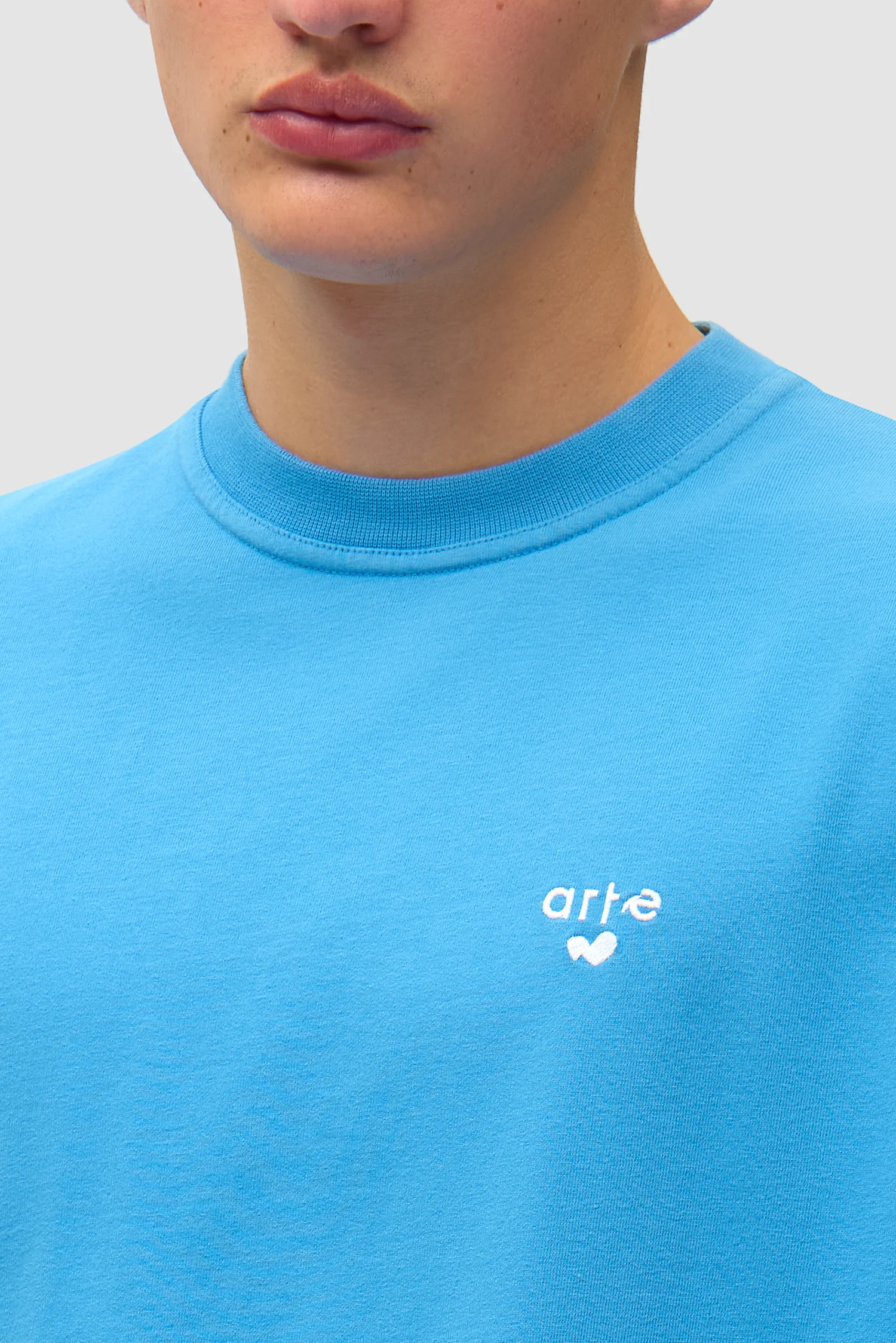 Heart Logo T-shirt - Blue - Image 8