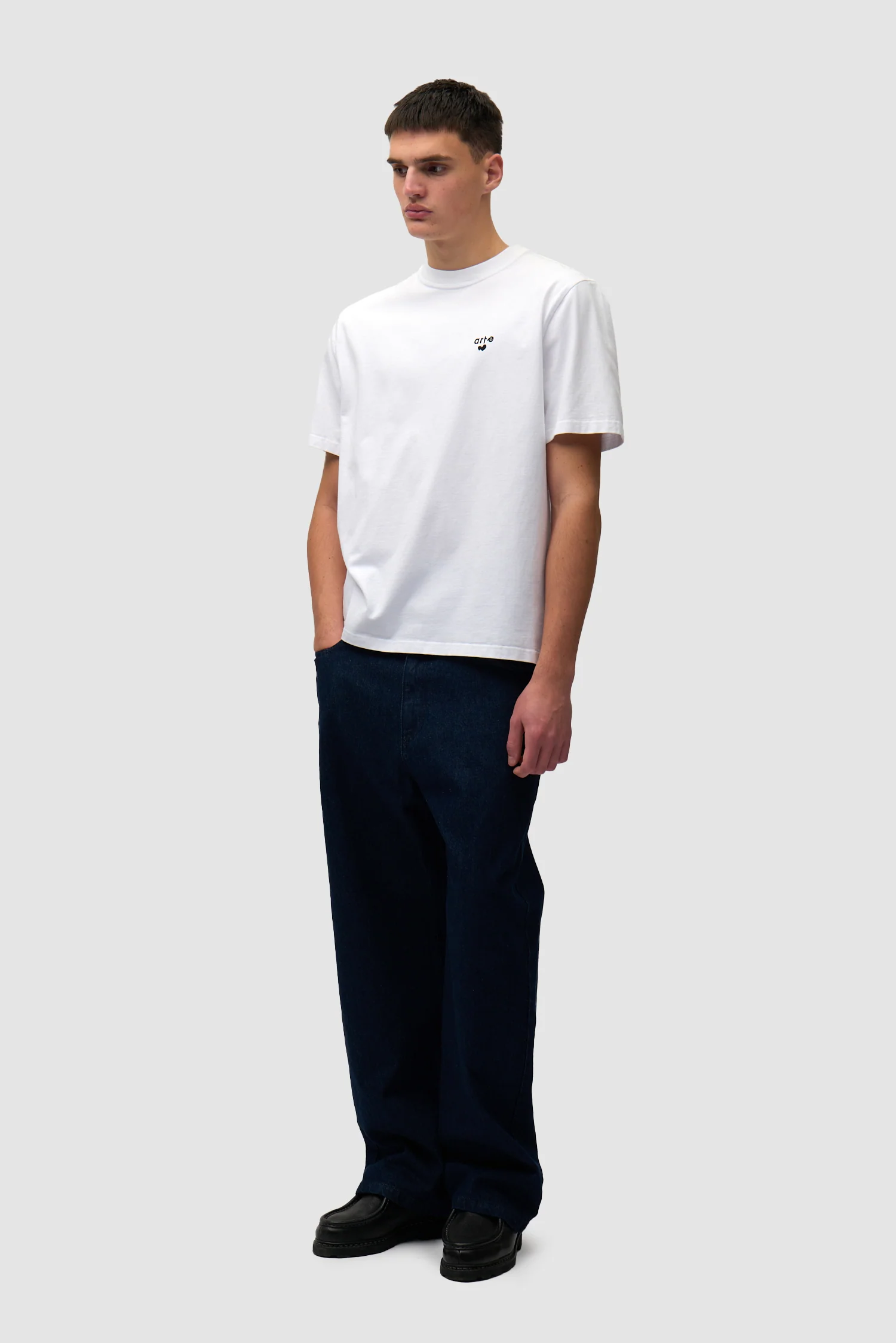 Heart Logo T-shirt - White - Image 5