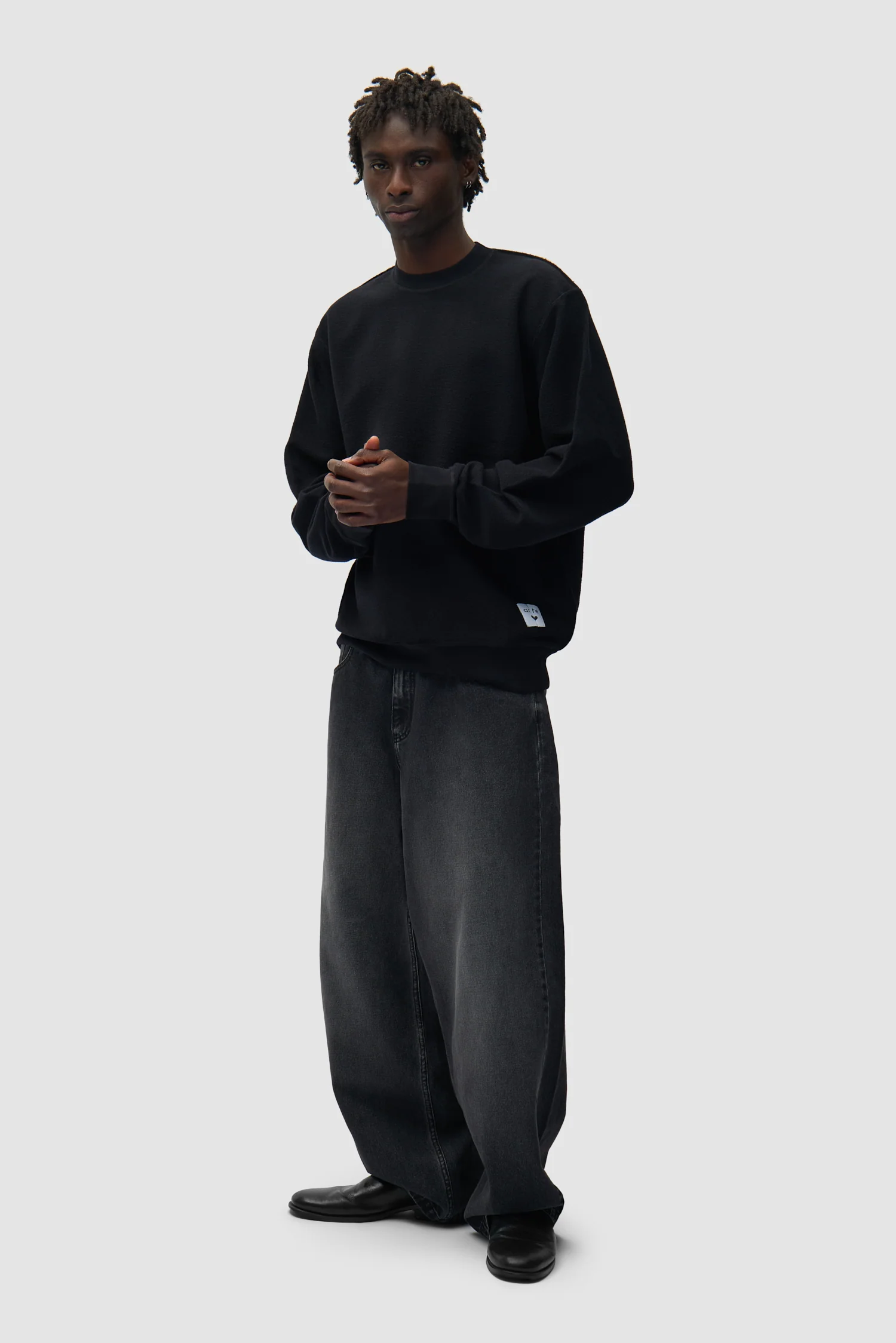 Reversible label Crewneck - Black - Image 4